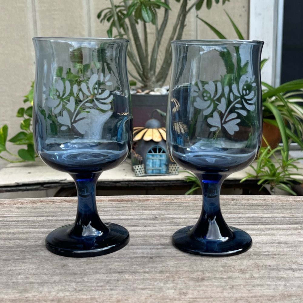 Vintage Pair of Pfaltzgfaff Yorktowne Goblets